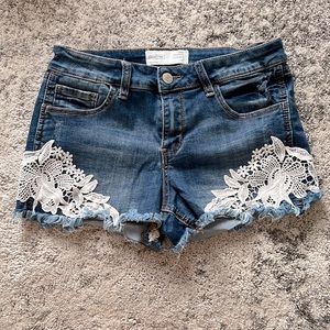 EIGHTYTWO | size 7 Jean shorts